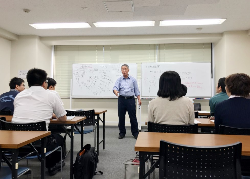 エンジンのスペシャリスト、小幡常任顧問による講義